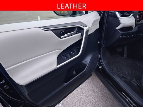 Used 2023 Toyota RAV4 XLE Premium image 5