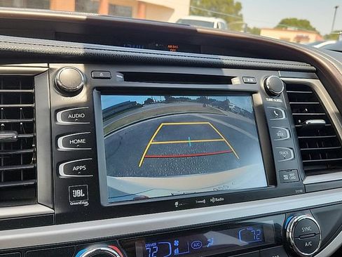 Used 2018 Toyota Highlander Limited FWD image 16