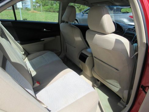 Used 2012 Toyota Camry LE image 16