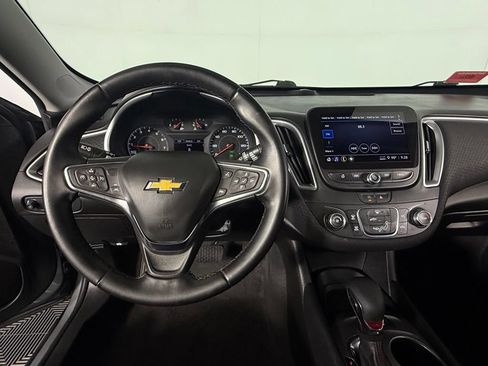 Used 2025 Chevrolet Malibu RS FWD image 14