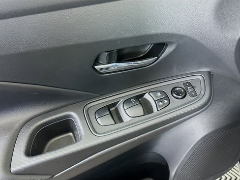 Used 2025 Nissan Versa SV FWD image 15