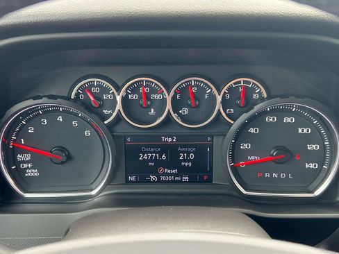 Used 2022 Chevrolet Silverado 1500 LT AWD/4WD image 19
