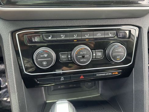 Used 2023 Volkswagen Atlas SE w/ Panoramic Sunroof Package FWD image 14