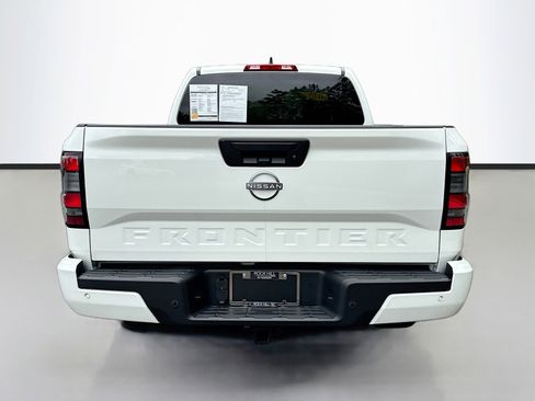 Used 2025 Nissan Frontier SV w/ Tow Package RWD image 6