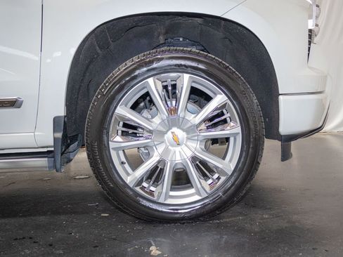 Used 2022 Chevrolet Silverado 1500 High Country w/ High Country Premium Package AWD/4WD image 8