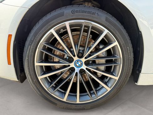 Used 2023 BMW 530e xDrive w/ Premium Package AWD/4WD image 14