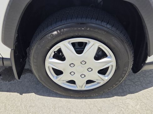 Certified 2021 Toyota RAV4 LE AWD/4WD image 12
