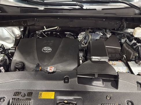 Used 2019 Toyota Highlander XLE AWD/4WD image 40