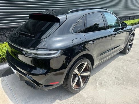 Certified 2023 Porsche Macan AWD/4WD image 10