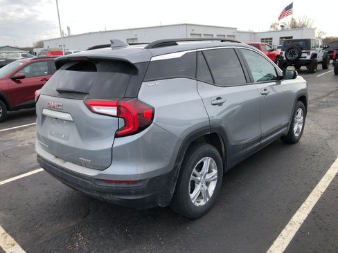Used 2023 GMC Terrain SLE w/ Driver Convenience Package image 4