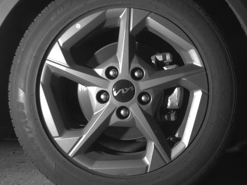 Used 2025 Kia K4 LXS image 13