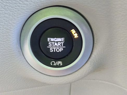 Used 2017 Chrysler Pacifica LX FWD image 18