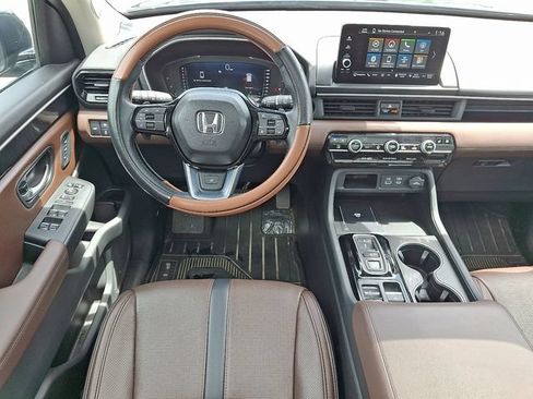 Used 2025 Honda Pilot Elite image 12