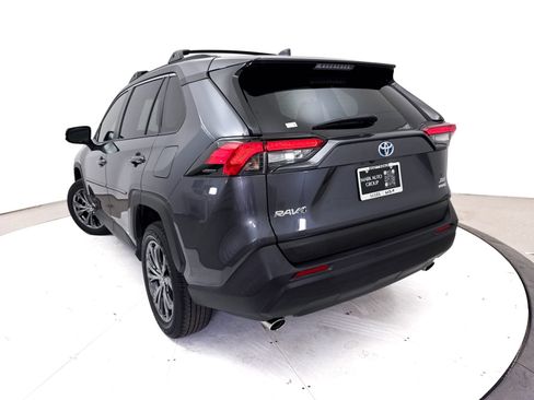Used 2022 Toyota RAV4 XLE Premium AWD/4WD image 7