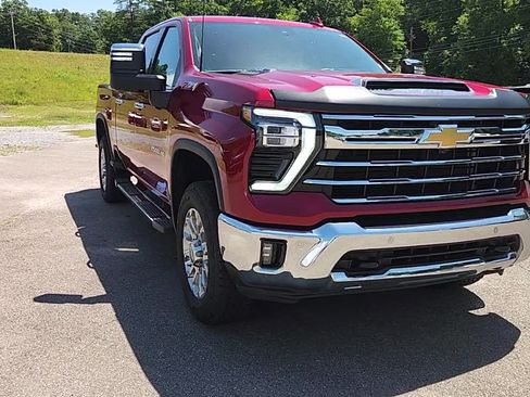 Used 2024 Chevrolet Silverado 2500 LTZ w/ LTZ Premium Package AWD/4WD image 8