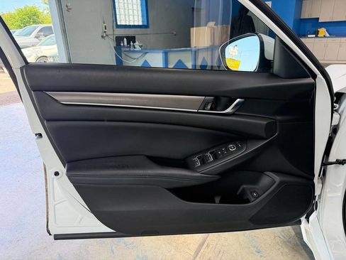 Used 2018 Honda Accord Hybrid image 24