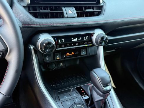 Used 2025 Toyota RAV4 SE AWD/4WD image 21