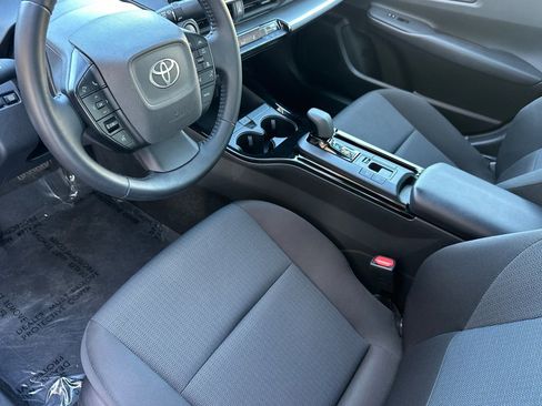 Used 2025 Toyota Prius LE image 10