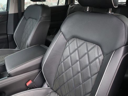 Used 2024 Volkswagen Atlas SEL Premium R-Line image 15