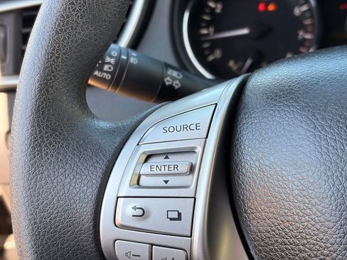 Used 2015 Nissan Rogue SV FWD image 27