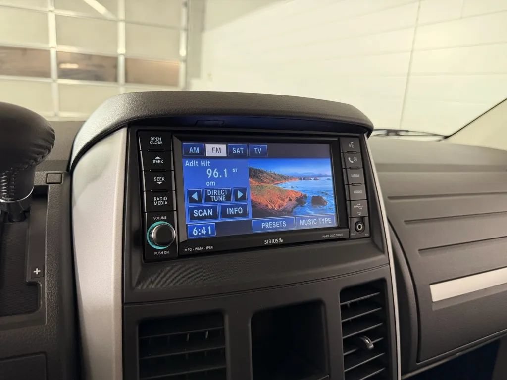 Used 2009 Dodge Grand Caravan SXT w/ Entertainment Group 2 FWD image 19