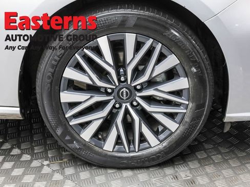 Used 2024 Nissan Altima 2.5 SV image 30