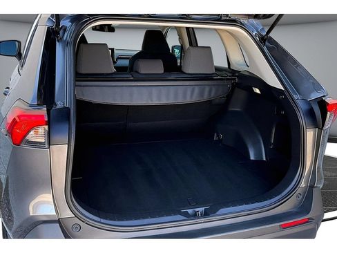 Used 2025 Toyota RAV4 XLE FWD image 39