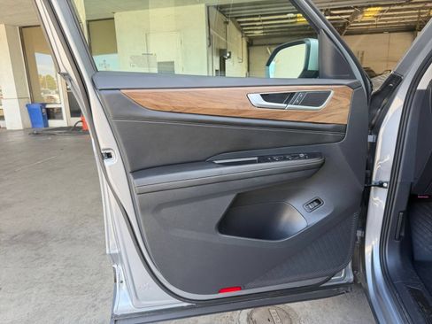 Used 2026 Volkswagen Atlas SE FWD image 15