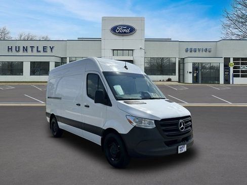Used 2025 Mercedes-Benz Sprinter 2500 image 4