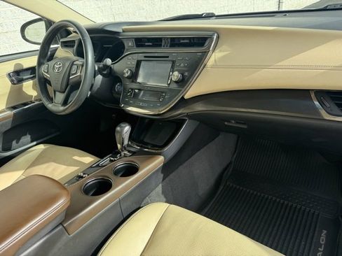 Used 2016 Toyota Avalon Limited image 19