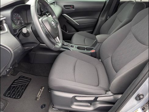 Used 2024 Toyota Corolla Cross LE FWD image 9