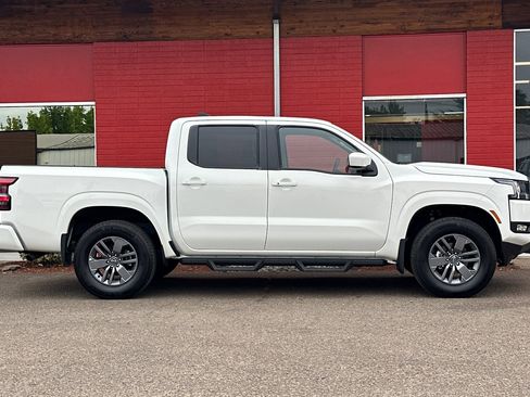 Used 2025 Nissan Frontier SV w/ SV Convenience Package image 3