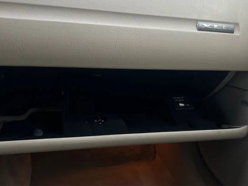 Used 2005 Cadillac XLR RWD image 49
