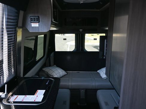 Used 2021 Mercedes-Benz Sprinter 2500 image 18