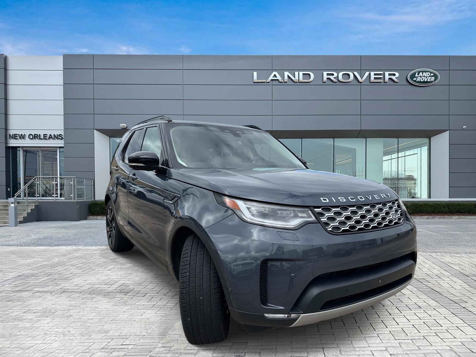 Used 2025 Land Rover Discovery S AWD/4WD image 5