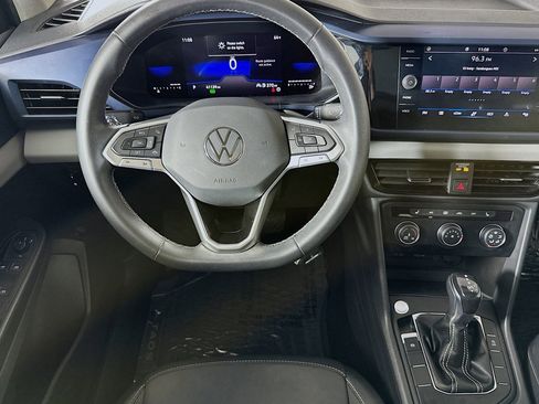 Used 2022 Volkswagen Taos SE w/ Panoramic Sunroof Package image 5