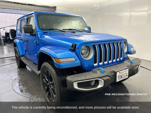 Used 2023 Jeep Wrangler Unlimited Sahara w/ Cold Weather Group image 8