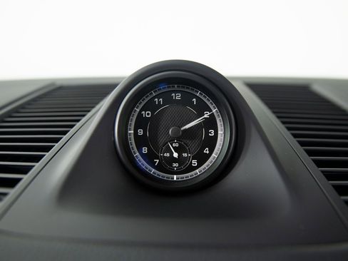 Certified 2025 Porsche Macan image 24