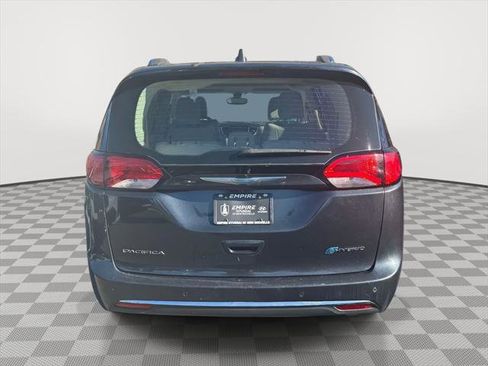 Used 2019 Chrysler Pacifica Touring-L image 4
