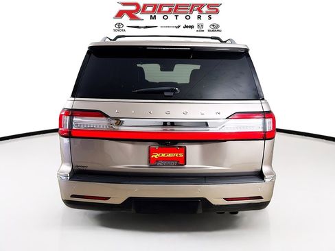 Used 2019 Lincoln Navigator Reserve AWD/4WD image 7