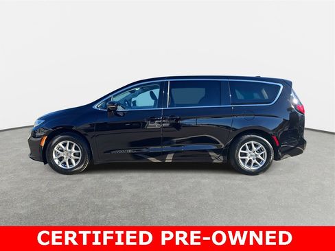 Used 2024 Chrysler Pacifica Touring-L image 8
