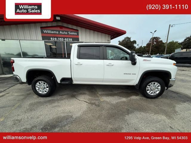 Used 2022 Chevrolet Silverado 3500 LT w/ Convenience Package AWD/4WD image 3