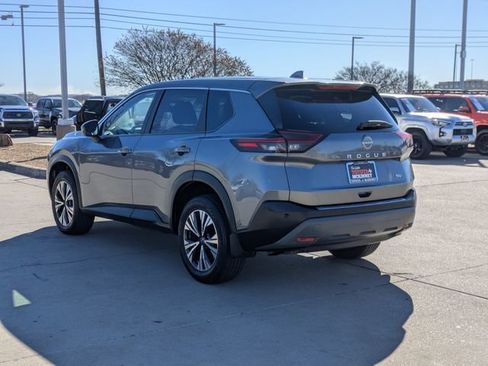 Used 2022 Nissan Rogue SV image 8