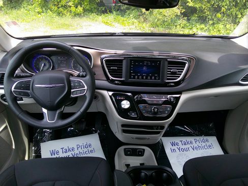 Used 2018 Chrysler Pacifica Touring Plus w/ Tire & Wheel Group image 34