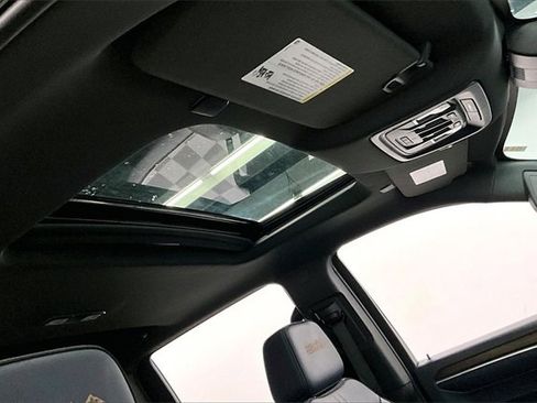 Used 2022 Chevrolet Silverado 1500 High Country w/ High Country Premium Package image 17