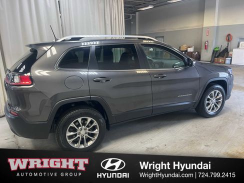 Used 2019 Jeep Cherokee Latitude Plus w/ Cold Weather Group AWD/4WD image 1