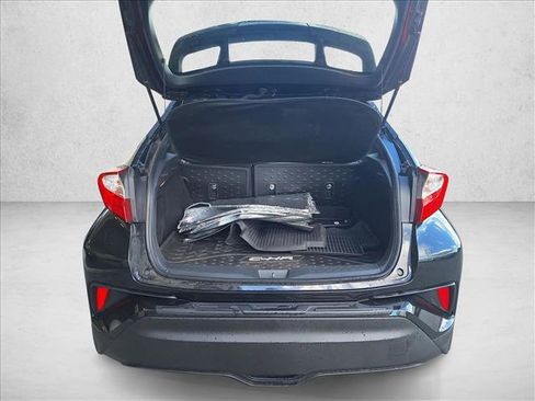 Used 2019 Toyota C-HR XLE image 13