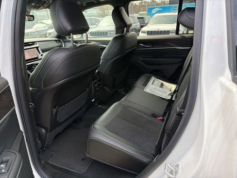 New 2026 Jeep Grand Cherokee Altitude image 8