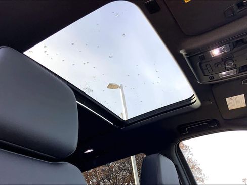 Used 2023 Chevrolet Tahoe Z71 w/ Luxury Package image 13