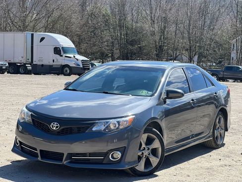 Used 2013 Toyota Camry SE w/ Convenience Pkg image 2